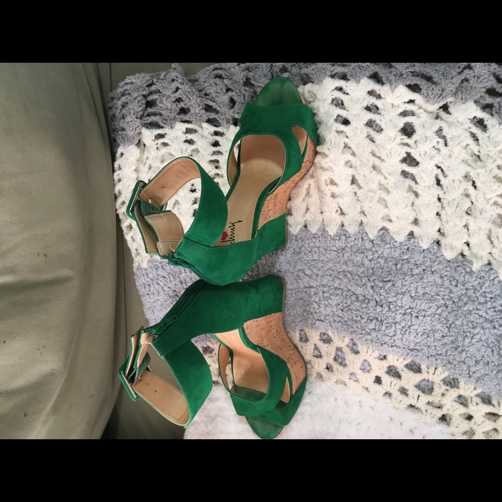 Shoe - Picture 2 of 4